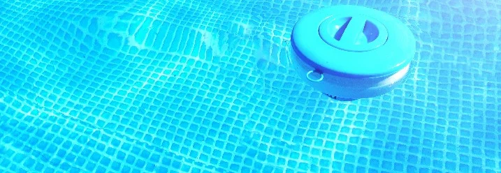 Poolreiniger im Pool